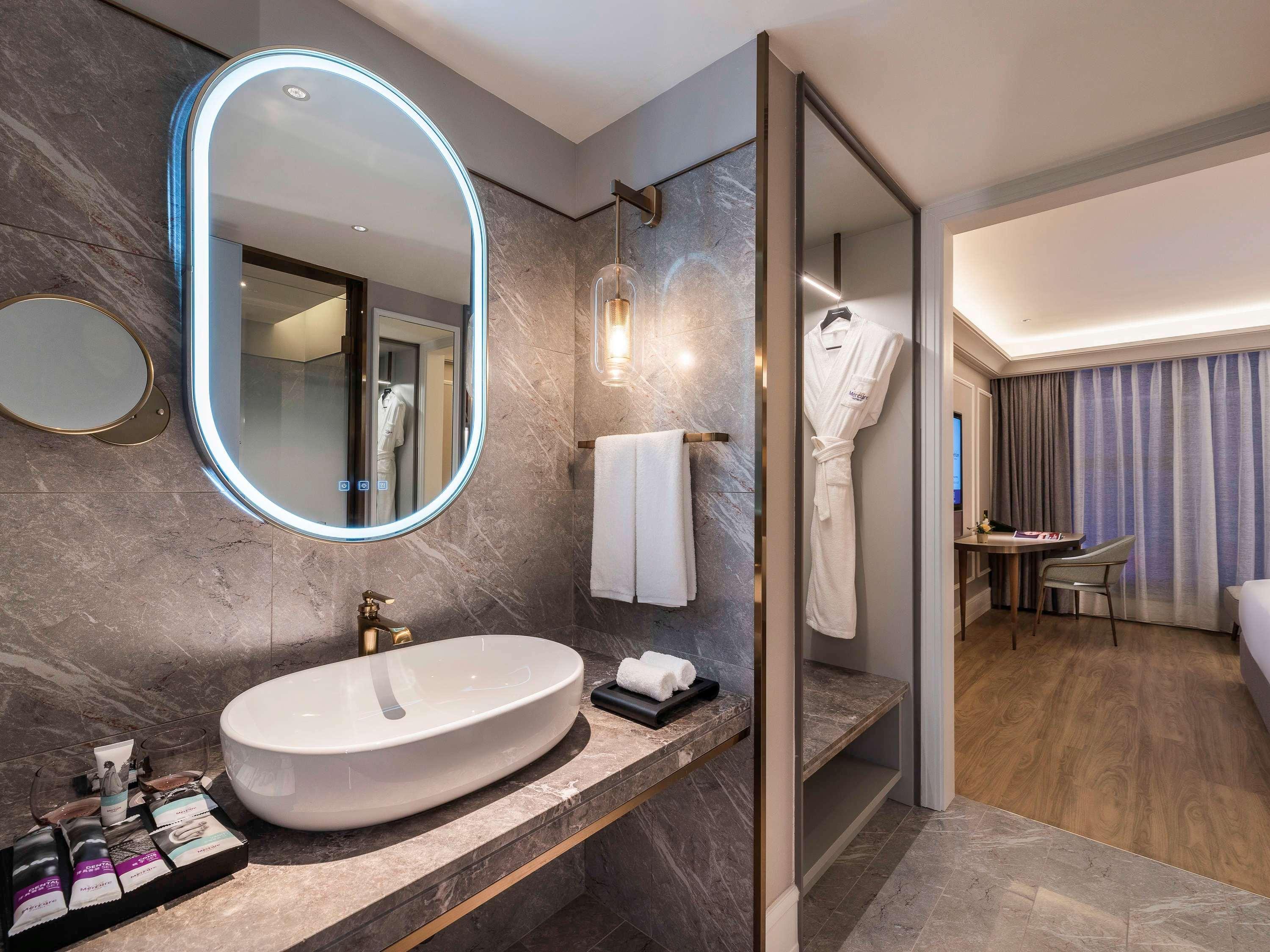 Mercure Chengdu Chunxi Exterior photo